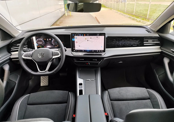 Volkswagen Passat cena 184490 przebieg: 10, rok produkcji 2024 z Będzin małe 704